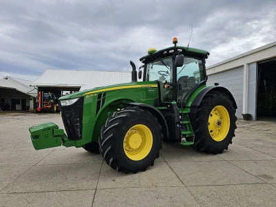 John Deere 8270R