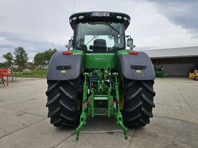 John Deere 8270R