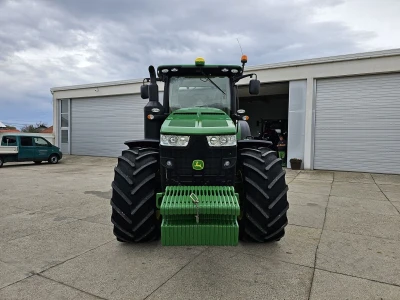 John Deere 8270R