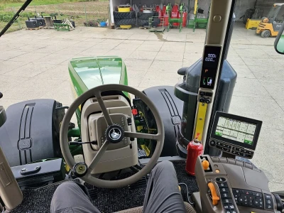 John Deere 8270R