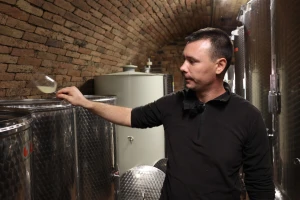 Fermentacija i pretok vina u vinariji Gerštmajer