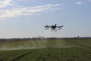 DJI dronovi prskalice na baranjskim oranicama