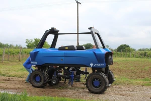 Poljo-nova prezentacija ViniBotovog robota Bakus