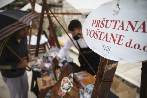 Dani hrvatskog pršuta - Kiša rastjerala pršutare. sirare i vinare