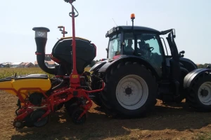 Sijačica Väderstad Tempo TPT 6 i traktor Valtra N 134 Versu