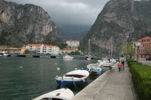 Omiš - kada ukloniti prometni čep kroz grad i opasne stijene?