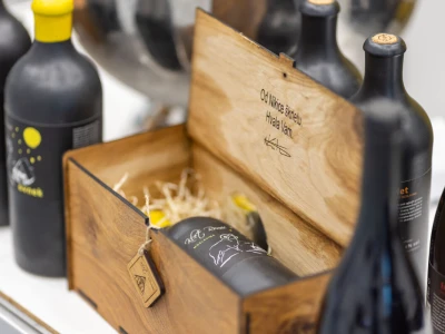 10. WineOs