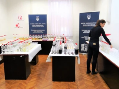 14. Edukacijsko ocjenjivanje kvalitete voćnih rakija i likera u HGK ŽK Osijek