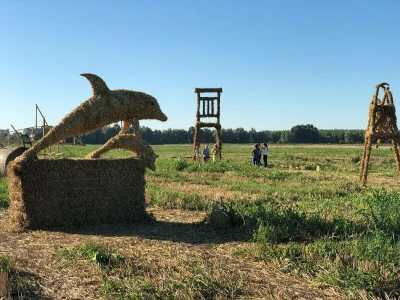 14. Slama land art