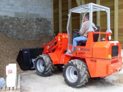 Traktorski utovarivač P510