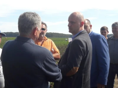 Ministar Tolušić u razgovoru s poljoprivrednim proizvođačima