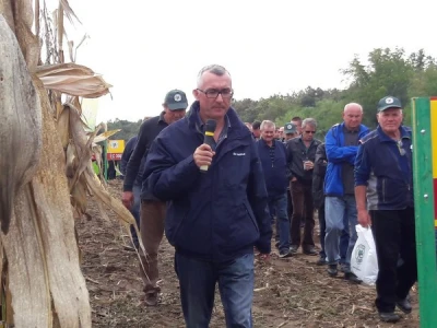 Ivica Buhiniček proveo je poljoprivrednike kroz pokusno polje