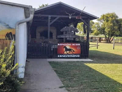 Konjički klub u Ernestinovu