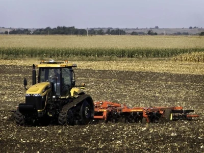 Traktor Challenger MT700C