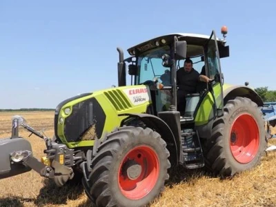 Traktor Claas Arion 550
