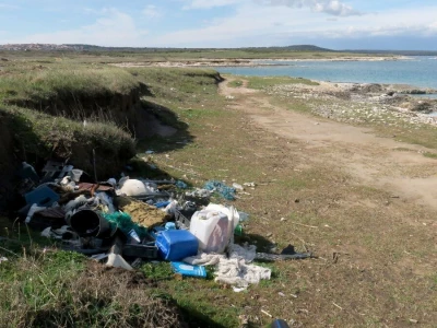 Akcija čišćenja obale kroz projekt Plastic Free Ližnjan