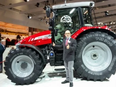 Nenad Stepanić uz najbolji Massey Ferguson traktor za 2016. godinu