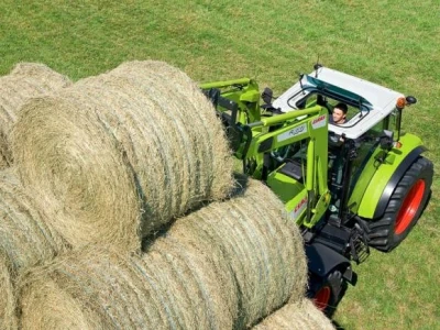 Traktor Claas AXOS
