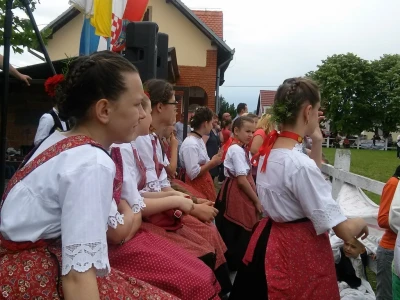 Konjička natjecanja pratile su i članice KUD-a "Mijat Stojanović"