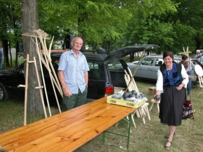 Balote (buće) u Dalmaciji igraju i žene - s muškarcima rame uz rame