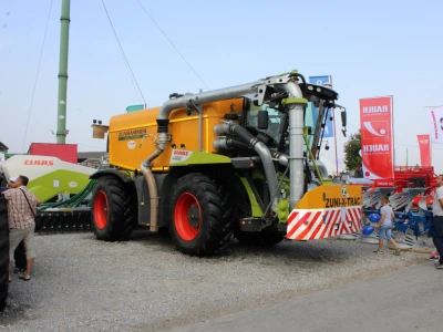 Claas samohodna cisterna