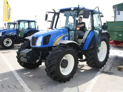 New Holland traktori