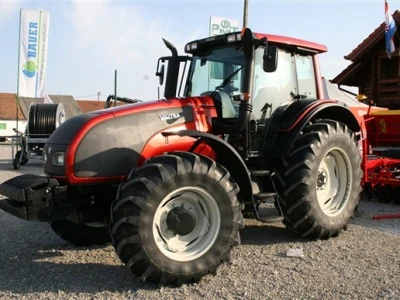 Valtra traktori