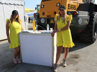 Najžuće hostese u akciji