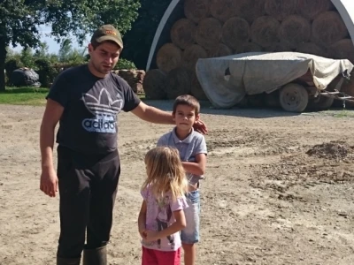 Stefani i Matej uz strica Dragana