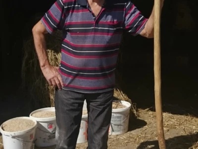 Unatoč godinama i bolesti pomaže djeci