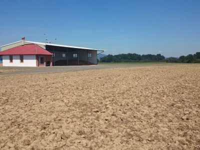 Nadstrešnica za žitarice i mehanizaciju u polju