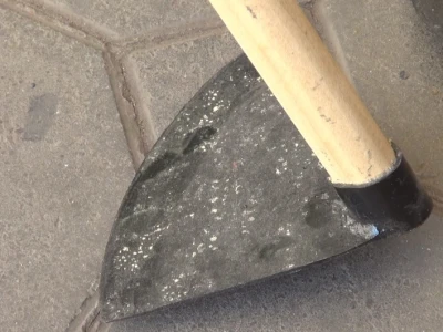 Kovanje motika je zahtjevan posao, no ide dobro