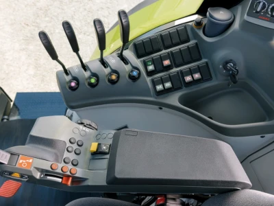 Claas Arion 630 traktor mjeseca