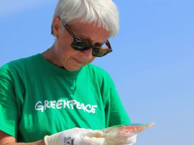 ČIŠĆENJE OTPADA - Povodom međunarodnog dana čišćenja otpada iz okoliša, Greenpeace je u suradnji s Parkom prirode Telašćica organizirao čišćenje uvale Kobiljak na Dugom otoku.