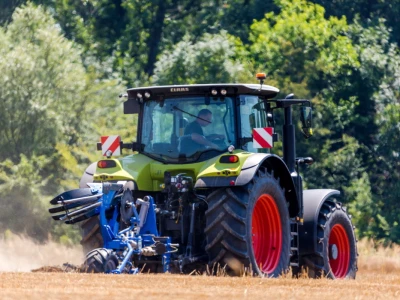 Claas Arion 630 traktor mjeseca