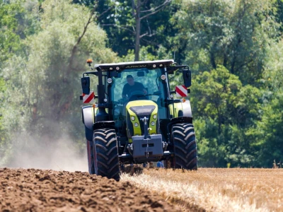 Claas Arion 630 traktor mjeseca