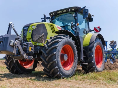 Claas Arion 630 traktor mjeseca