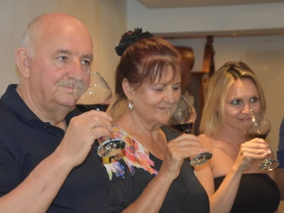 DEGUSTACIJA U VILI ŽANA - Dica i od dice dica došli iz Švicarske proslaviti šampionsku titulu Poljakovog crnjaka