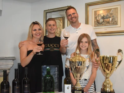 DEGUSTACIJA U VILI ŽANA - Dica i od dice dica došli iz Švicarske proslaviti šampionsku titulu Poljakovog crnjaka