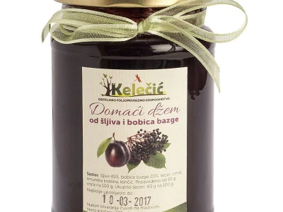 Domaći džem sa šljivom i bobicama bazge