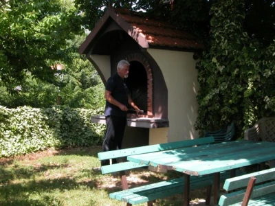 Dražen Rančić sprema roštilj