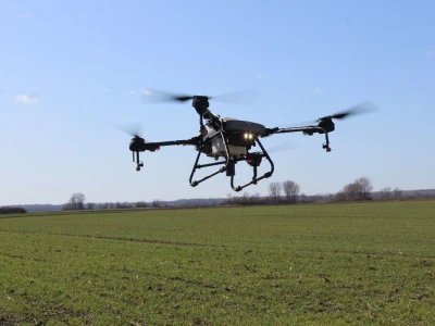 DJI dronovi prskalice na baranjskim oranicama