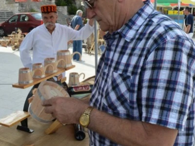 Za crno vino od babića traži se drvena bukara