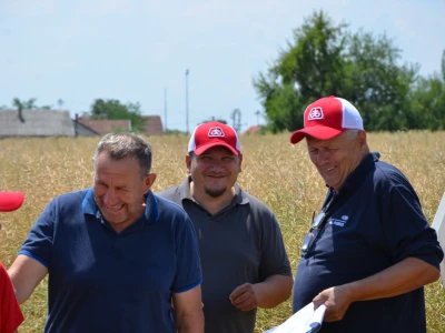 Dan polja uljane repice u Vrpolju - Pioneer