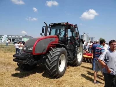 Valtra traktor