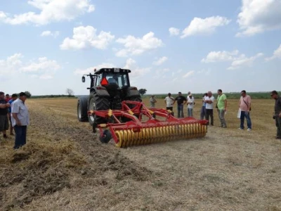 Održana prezentacija traktora Valtra i Väderstad strojeva