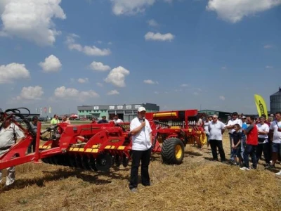 Održana prezentacija traktora Valtra i Väderstad strojeva