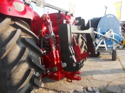 Versatile traktor