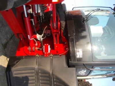 Versatile traktor