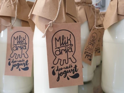 EKO MLIKARIJA I NJEZINA LIKARIJA - Jogurt od kojima svima rastu zazubice!